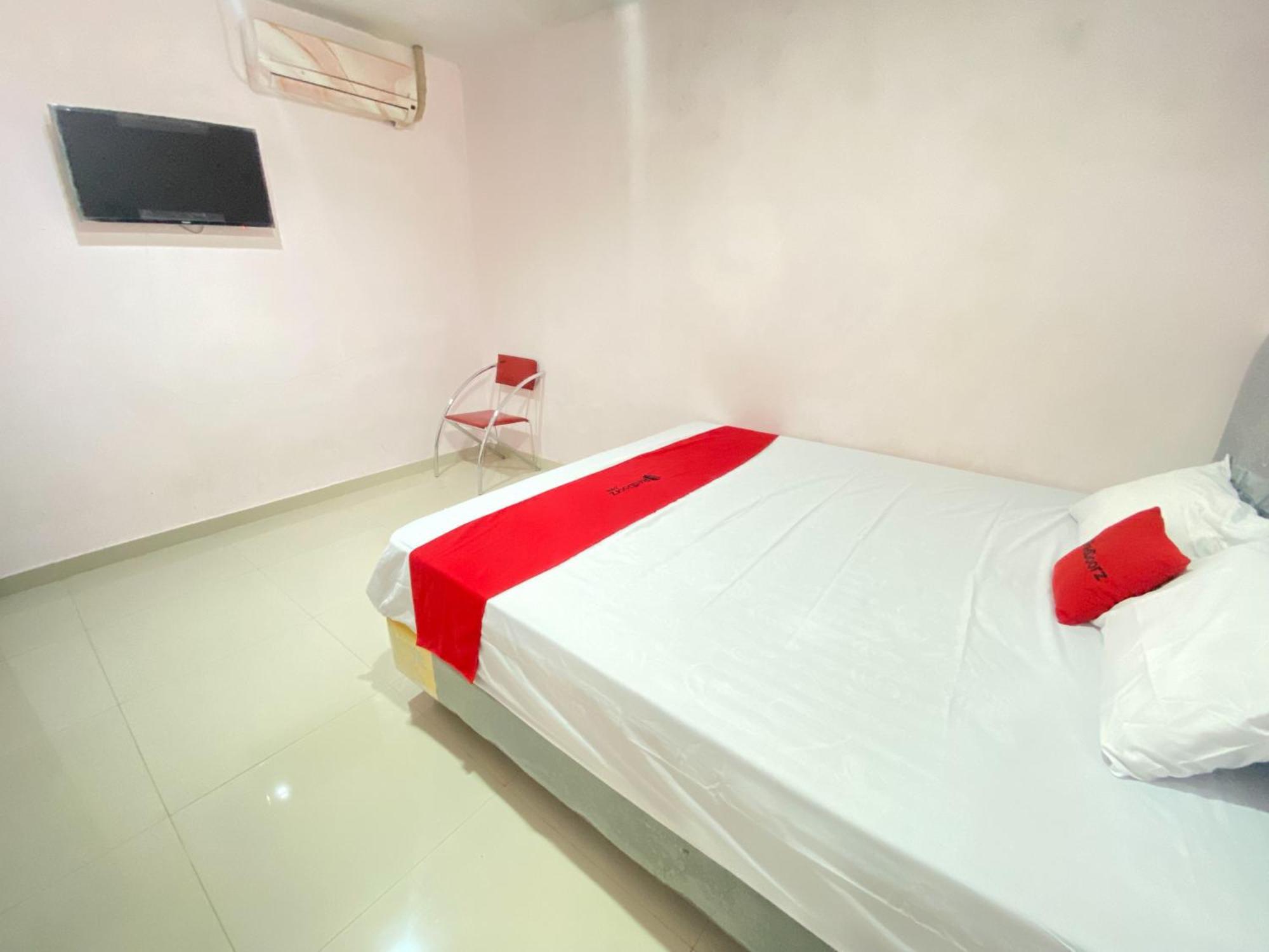 Reddoorz At Homestay Madu Makassar Exterior foto